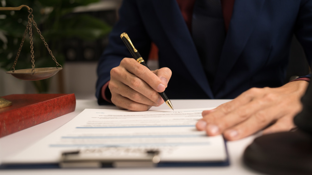 La force obligatoire du contrat : un principe essentiel en droit