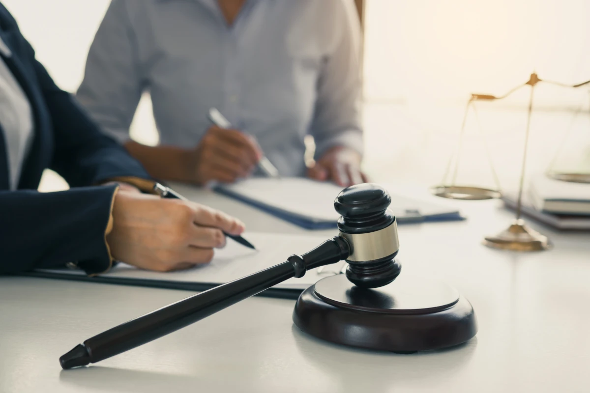 Maîtriser la rédaction de vos annonces légales : conseils d'un avocat