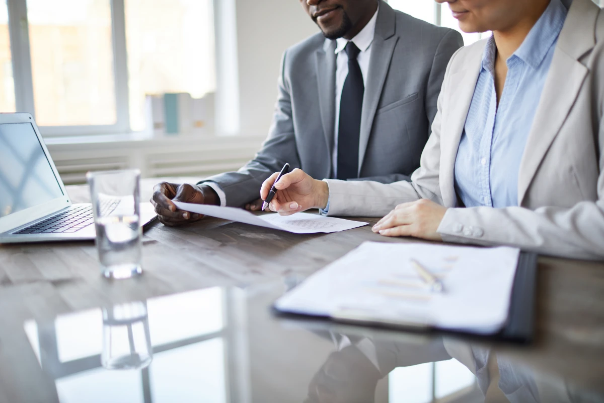 Les enjeux juridiques des clauses de non-concurrence dans les contrats commerciaux